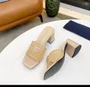 Slippers Женские прозрачные из ПВХ сандалии летние модные модные мулы мулы универсальные слайды.