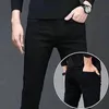 2024 Spring e outono Moda de cor sólida Jeans confortável masculino casual de alta qualidade de alta qualidade Pernas pequenas calças 28-36 240419