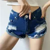 Shorts femininos 24 bordas baixas de verão de verão rasgado angustiado lavado largo jeane jeone women europeu e americano street street