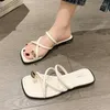 Slippers Flats Femmes Clip Toe Square Shoes Summer Beach Sandals 2024 Designer Flip Flops Walking Zapatillas Mujer Tlines