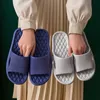 Uitverkoop Solid Color Summer Women Soft Home Slippers Paar binnenshuis Skid Proof Badkamer Sandalen El Men Flip Flops Flops Flop Shoes 240416