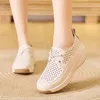 Chaussures décontractées plus taille microfibre creuse creux baskets d'été dames talon de basket talon 4,0 cm gros moctures féminines mariage