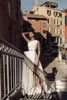 Jedno ramię proste satynowe suknie ślubne dla narzeczonych z długim pociągiem kaplicy boho ogrodowe suknie ślubne Seksowne dzielone rękawy nowoczesne szaty de Mariee