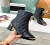 2021 Luxury Designer Women BootSbooties Gold Metal Chains Decoration Side Zipper Leather Kitten Heel Boot Long Short Tube Series 2016435