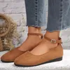 Buty zwykłe 2024 Fashion Flat Women's Wygodne niepotrzebne damskie panie eleganckie kauczące na niskim obcasie