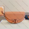 Hochwertige Designer -Tasche Frau Umhängetasche Modependlerbeutel Gold Schnalle Rotate Schloss Fang abnehmbarer Schultergurt glatte Kuh Leder Crossbody Tasche