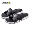 Casual Shoes Onemix Summer Flip Flop Slippers Bekväma Fashion Snabbtorkning Sandaler Män inomhus Home Slip-On Flat Slides