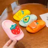 Dessin animé gant à gants pour enfants pour garçons Summer Beach Indoor Slippers mignons pour filles à la maison Softs non glissés mignons enfants pantoufles 240422