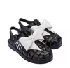 Sommarflickor sandaler barn gelé skor ihåliga andningsbara retro strandskor mode söta barn roma sandaler hmi044 240416