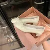 Scarpe eleganti ballergola bowknot pompe da ballerina metalliche che scivolano su donne seta a bordo di seta in raso a blocco quadrato tacco a ghiottino a avorio