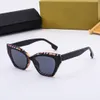 Lunettes de soleil designer Cat Eye Femme's Men's Eyeglass UV400 Fashion Sunglasses Protective Sunglasses Alphabet Casual Eyeglass With Case Très bien