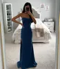 Haze Blue Sheath Prom Dress Strapless Formal Evening Dresses Elegant veck i midjepartiklänningar för speciella tillfällen Split Robe de Soiree