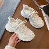 Casual Shoes 2024 Summer Women Chunky Sneakers White Thick Bottom Falts ökade runda tå sko trendig fritid sport kvinnlig vulkanisera