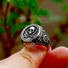 Vintage Pirate Signet Double Knife Skull Rings män Rostfritt stål Viking Compass Ring Biker Amulet Jewelry Gift Drop 240423