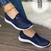 Casual schoenen vrouwen 2024 lente mode ademende mesh flats sneakers Romeinse werkpartjes glijden op vrouw wandelen