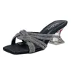 Tofflor kvinnor sexiga klara höga klackar strass tillbehör sandaler nya sommarstrand damer glider flip flops kvinnlig klänning sko h240423