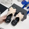 2024 High -end mode Nieuwe stijl Kleine geurige windkruistaart Dikke bodem slippers met echt lederen casual open teenbroodgloezers