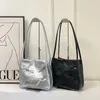 Сумки для плеч Серебряная кожаная кожа для женщин для женщин 2024 Летние тенденции дизайнерские модные сумки и кошельки подмышечная сумка