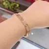 Bracelets on -line de pulseiras de designer de luxo Bracelete popular na Internet Mesmo Pulseira de Estilo com Micro Diamante