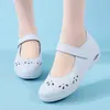 Buty zwykłe 2024 Panie poślizgną na Lolita skóra Mary Janes Woman White Flats Kawaii Designer Spring Summer Zapatillas 34-41