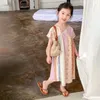 Платья для девочек летние девочки V-образное этническое платье детское праздничное пляжное юбка с печатью до колен детской цветочной H240423