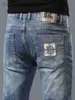 Mäns jeans designer high end ren bomulls jeans mäns smala passar små fötter fashionabla broderier trend avslappnade långa byxor mäns vår