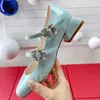 Scarpe eleganti femminile tacchi alti 2024 decorazioni estivi cristallo design a bottone quadrato Donquet donne pompe materiale in pelle brevettata singolo