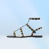 Romantische dames platte sandalen met klinknagels rockloper ded lederen sandalen, coole dame outdoor mode sandeljurken schoenen met box9413715