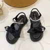 Vendre des sandales pour les femmes en été épais semestrer de style fée Pearl Beach Shoessoft Fashion Roman Shoes Platform 240412