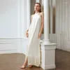 Robes décontractées Couleur solide Robe beige pour les femmes à la mode franges ourlet longs Sexy croix licou dos 2024 Été élégant