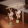 Encanto Pearas de imitación de agua dulce Vintage Pendientes colgantes para mujeres Delicados aretes de caída de flores Gotas de cumpleaños de joyas de moda Y240423