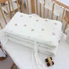 Conjunta coreano Pure Cotton acolchoado com leito de bebê cereja urso bordado bordado berço de berço de berço para bebês roupas de cama infantil protetor de cama