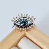 Broschen 2024 Vintage Shiny Freshwater Bead Devil's Eye Brosche Mode und elegantes Mantel -Pin -Kragen Accessoires Geschenk
