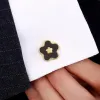 Links französische Hemd Manschettenknöpfe hochwertige goldene Zweie Heckolor Lucky Clover Flower Business Bankett Hochzeit Herren- und Frauenmanschettenlinks