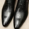 Klänningskor Fashion Mens Oxford Derby Gravering äkta läder Lace Up Wedding Party Office Formal For Men Black Wine Red