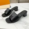 Tasarımcı Terlik Kadınlar Sildeler Marka Düz Terlikleri Capri Flip-Flops Moda Pantoufle Oda Ayakkabıları Kadın Kolay Sıradan Sandalet Plaj Ayakkabıları Orijinal Deri Yaz Ayakkabıları