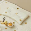 枕新生児枕の夏メッシュ綿の通気性汗吸い枕ベビールーム装飾のためのかわいいクマのパターン刺繍のための枕