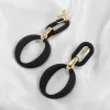 Ohrringe trendy geometrische goldene matte schwarze Acrylkettenclip an Ohrringen lange übertrieben keine durchbohrten Frauenschmuck 2023 Großhandel