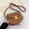 Kadınlar İçin Yüksek Son Tasarımcı Çantalar Celli Siyah Çanta Kadınlar İçin Yeni Moda Crossbody Çanta Gündelik Çok Yönlü Yarım Yuvarlak Kırmızı Eyer Çantası Orijinal 1: 1 Gerçek Logo ve Kutu