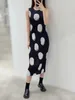 Miyake veckade kvinnor Bean Wave Point Tryckt ärmlös Dres 2024 Summer Korean Fashion Causal Shift Dresses 240419