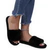 Slippers 2024 Femmes Hiver House Furry Non glisser les plats intérieurs décontractés chaussures de sol pour femmes tongs