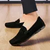 Sapatos de couro retro masculinos elegantes sapatos de condução macia não deslizam os sapatos de feijão solado de borracha resistentes a desgaste 240410