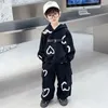 Set di abbigliamento 2024 Fashion Toddler Boy Heart Hoodies Pantaloni Top Cotton 2Pcs Baby Kids Abit Autunno Spring Autumn Età 2-11 anni