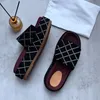 Casual Fashion Summer Beach Platforms Tryckt broderade berömda Slide Women Män Plaid Flats Tjock Bottom Slippers Brown Gul Vit Sandaler Läderstorlek 35-45