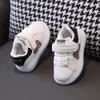 Autumn New Children's Cricket Shoes Sports Shoes Panda Baby Girl Little White Shoes Boys 'Casual Shoes 1-6 år gamla