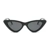 Okulary przeciwsłoneczne Śliczne i seksowne okulary przeciwsłoneczne retro dla kobiet mini czarno -białe trójkątne damskie okular
