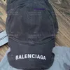 新しいファッションスポーツ野球キャップヒップホップフェイスストラップバックゴルフキャップblnciagaユニセックス刺繍文字黒い苦しめられたアヒルの帽子