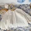 Chemises pour enfants 2024 Spring Nouvelles filles Couleur solide broderie bébé fille en coton o-cou chouches enfants haut de gamme H240423