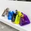 Totes 2024 Summer Transparent Jelly Clutch Bag Fashion PVC Mujer para mujeres Bolsas de hombro especiales para mujeres Luxury Tote