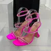 Rose Red Sandals 9mm Crystal Embelled Strap Spool Heels klack för Slipper Women Summer Luxury Designers Shoes Sandaler Bankettklänning Kvinnors sko 35-40